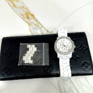 Michael Kors white ceramic crystal basil no damage needs battery